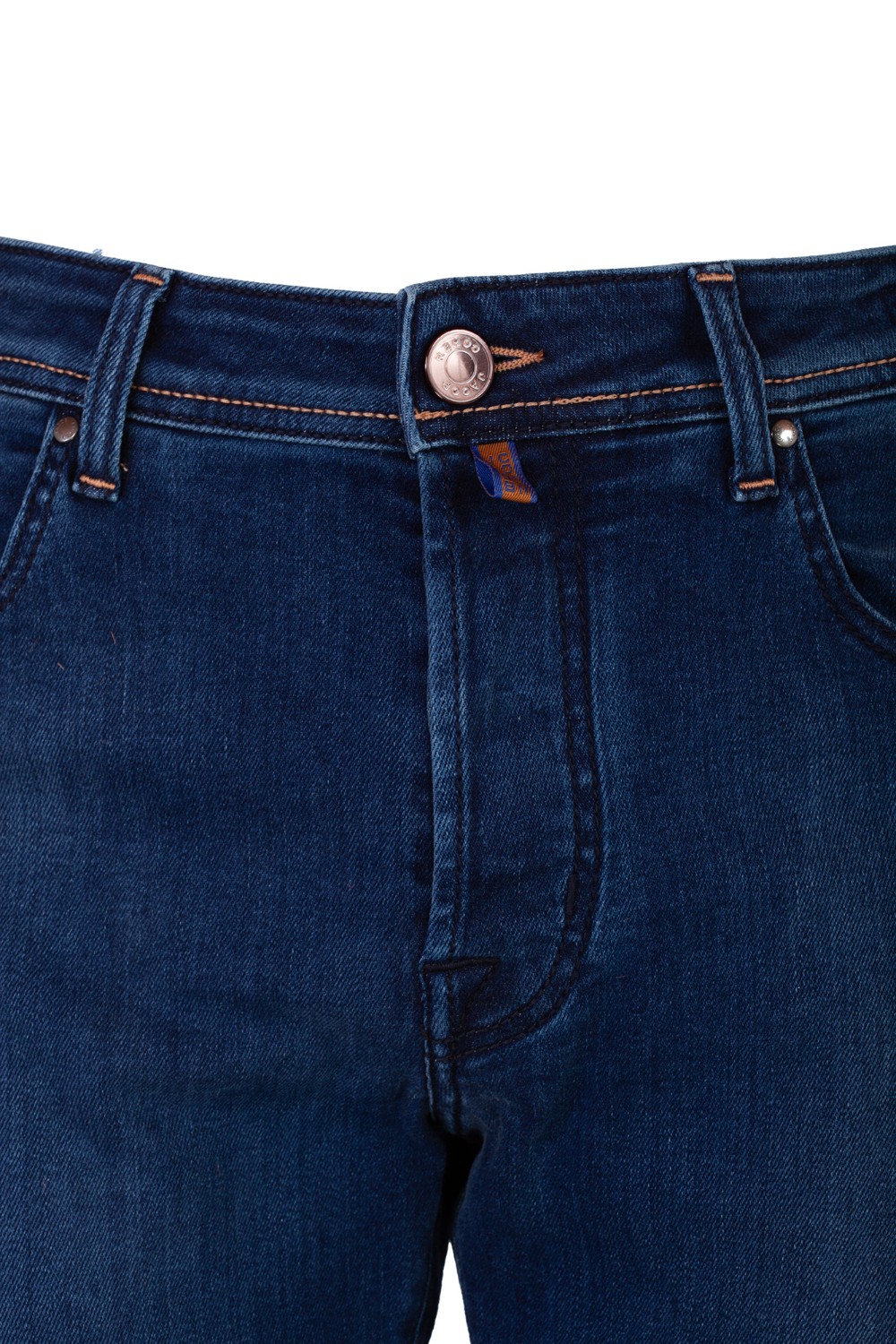 shop JACOB COHEN  Jeans: Jacob Cohen jeans denim blu scuro modello Bard.
Bottoni logati con finitura smaltata.
Vita regolare.
Modello a cinque tasche con logo ricamato sul taschino.
Salpa logata in cavallino.
Patta interna ricamata con nome del pantalone e citazione del fondatore
Chiusura con bottoni.
Slim fit.
Composizione: 81% Cotone 11% Lyocell 7% Elastan.
Made in Italy.. BARD UQE04 34 P3621-696D number 3959467